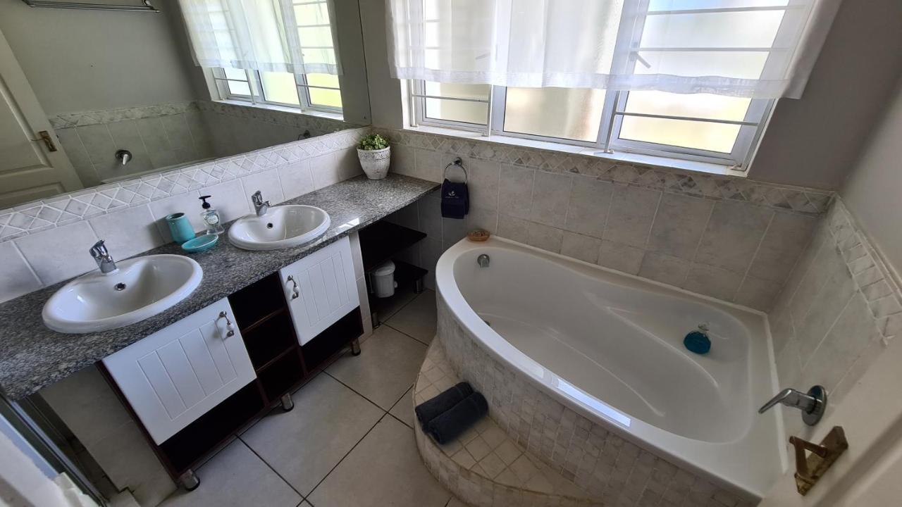 Shaka'S Seat Guesthouse Ballito Esterno foto